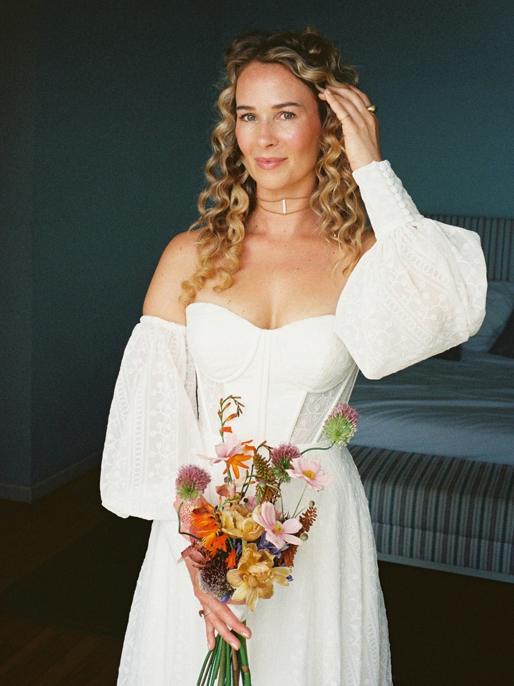 Elegant White Embroidered Wedding Dress with Removable Sleeves